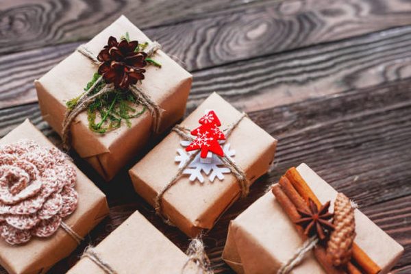 «В хозяйстве пригодится»: как правильно выбрать и вручить новогодний подарок