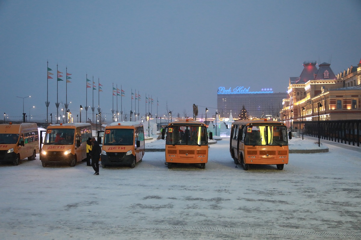 20 машин скорой помощи и 55 школьных автобусов поступили в Нижегородскую область