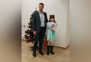 Девятилетняя Соня получила планшет в&nbsp;подарок от&nbsp;министра информтехнологий и&nbsp;связи Александра Синелобова