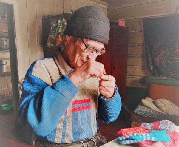 Инвалид по зрению из Сокольского района вяжет носки и варежки для мобилизованных нижегородцев