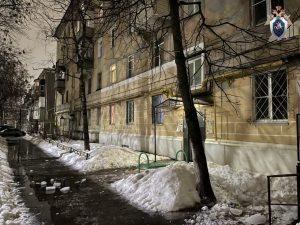 Глыба льда упала с крыши на 2‑летнего ребенка в Нижнем Новгороде