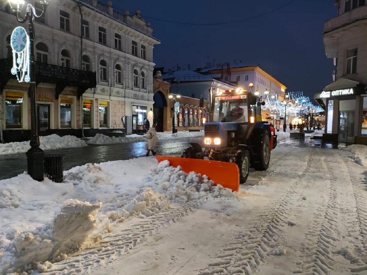 Почти 5 тысяч дворников и дорожных рабочих задействованы на снежной уборке Нижнего Новгорода