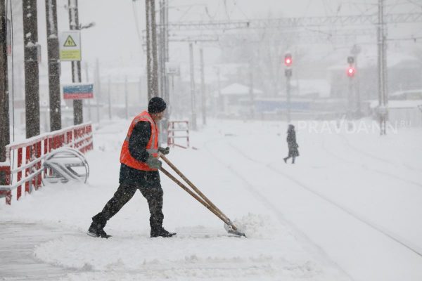 55-летний слесарь-сантехник умер при уборке снега в Автозаводском районе