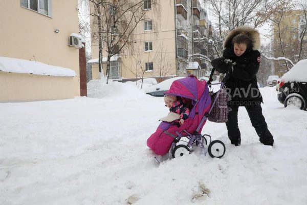 Жители Нижнего Новгорода жалуются на сугробы во дворах