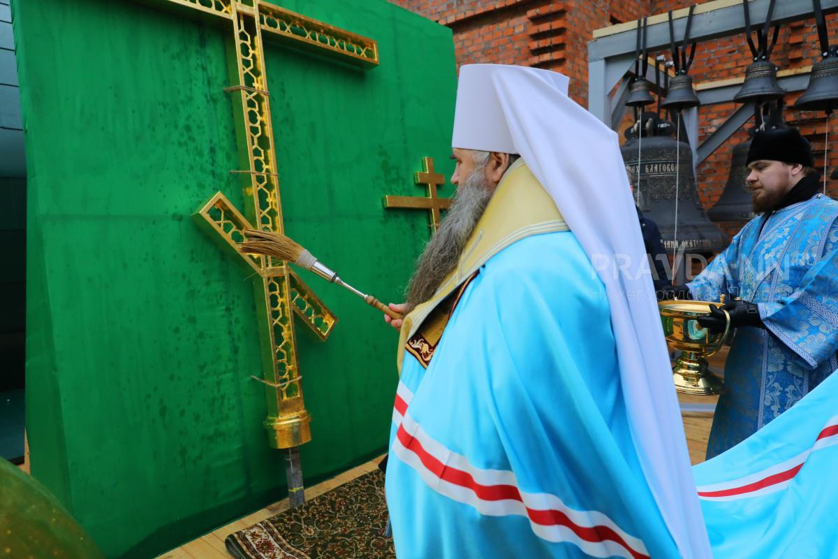 Нижегородский митрополит освятил кресты и купола строящегося храма в Ленинском районе