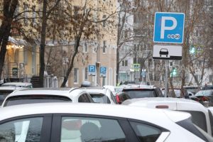 Понаехали, понаставили: как законно установить шлагбаум и ворота во дворе?