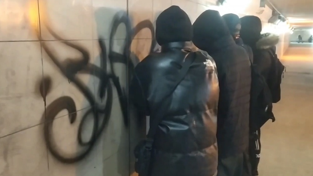 Подростки-вандалы приведут в порядок испорченный ими подземный переход в Нижнем Новгороде