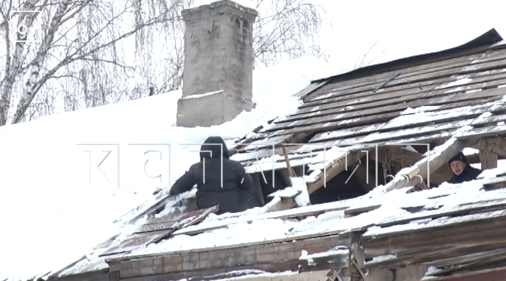 Аварийный дом с отказавшимся переезжать жителем сносят в Чкаловске