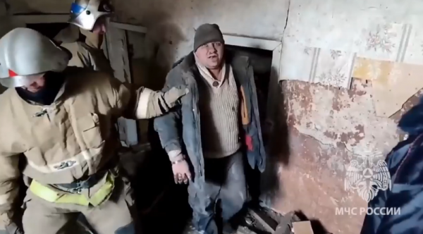 Опубликовано видео спасения человека из-под завалов после взрыва в Лукоянове