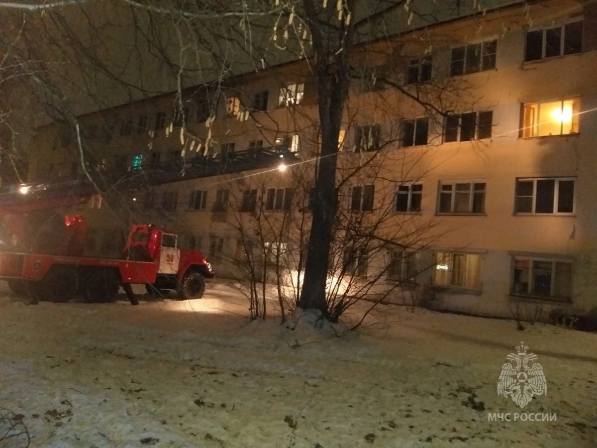 Один человек пострадал при пожаре в общежитии в Автозаводском районе