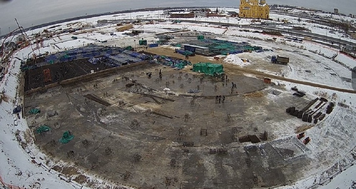 Заливка фундамента Ледового дворца на Стрелке выполнена почти на 50%