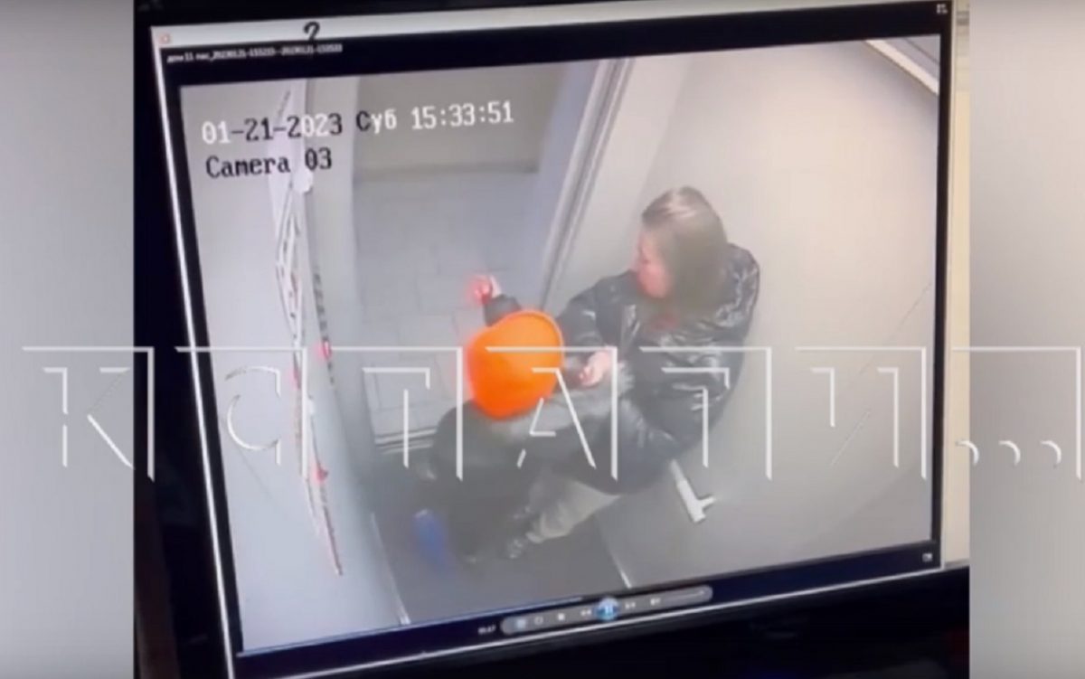 Женщина напала на ребёнка в лифте на Автозаводе