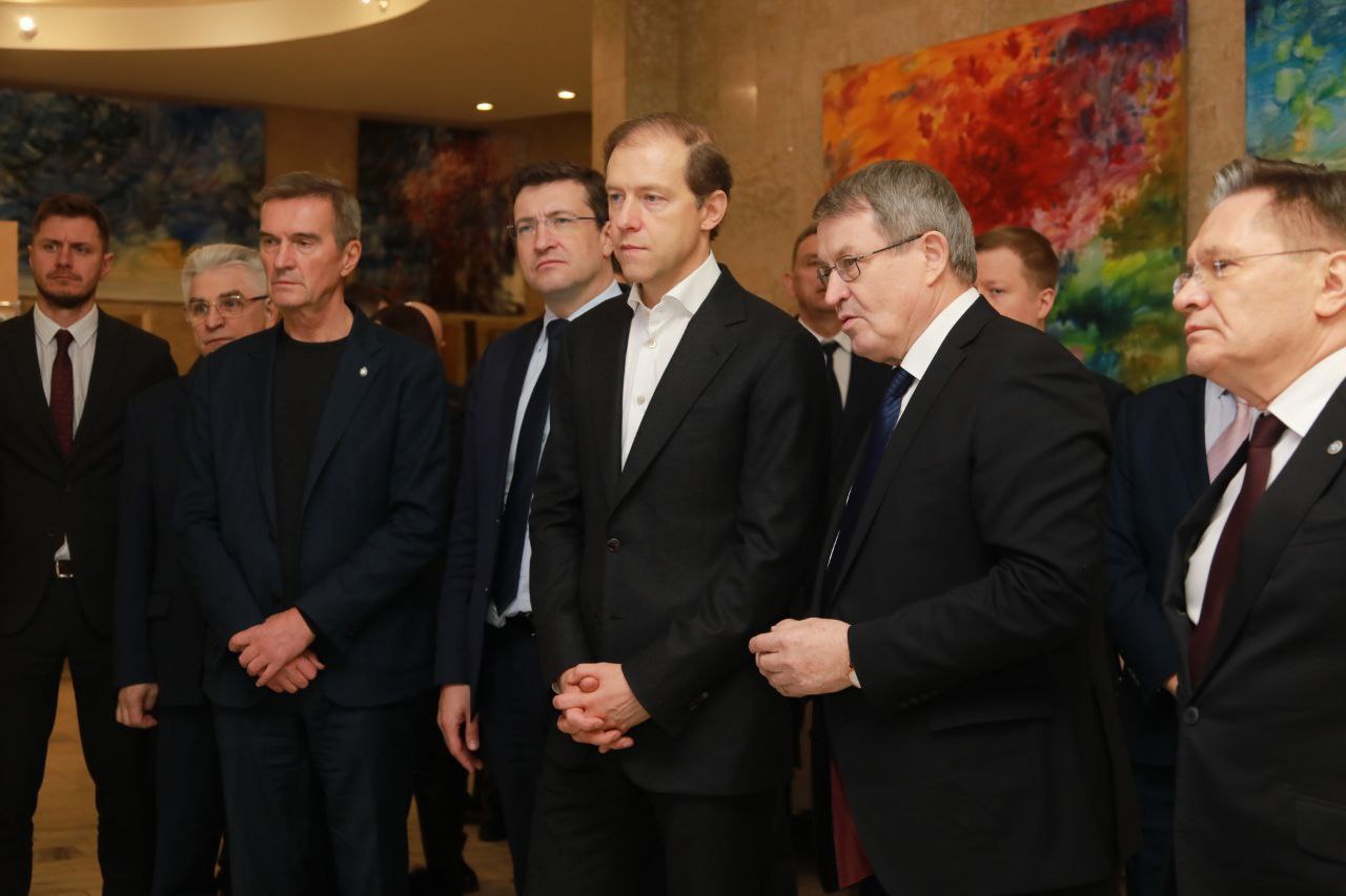 Вице-премьер Денис Мантуров провел совещание по цифровым решениям в промышленности в Сарове
