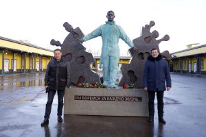 Подвиг медиков, боровшихся с коронавирусом, увековечили в Нижнем Новгороде