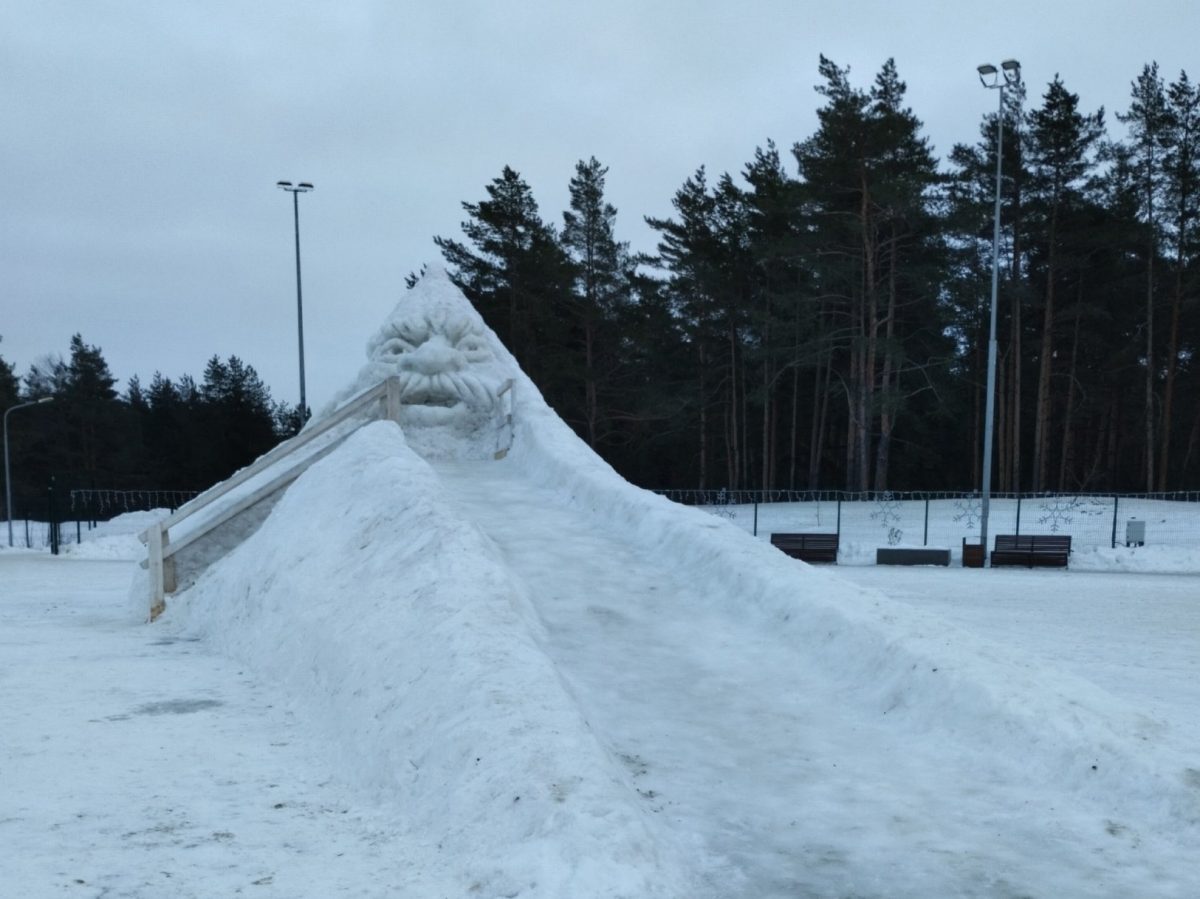 «Зимний богатырь» появился около парка Утиное озеро в Дзержинске