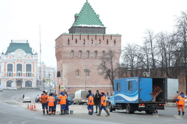 Потоп из-за коммунальной аварии устранили на площади Минина