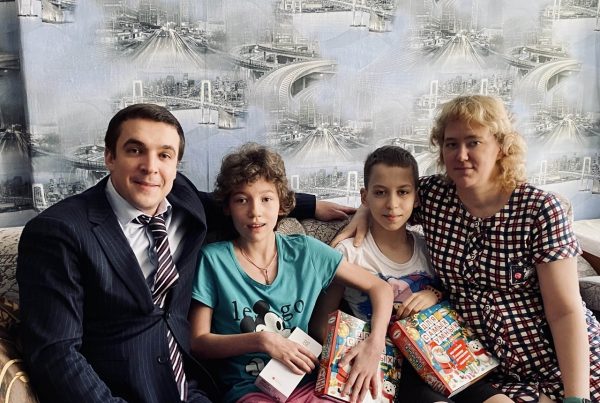 Роман Воробьев исполнил мечту 11-летней девочки в рамках акции «Елка желаний»