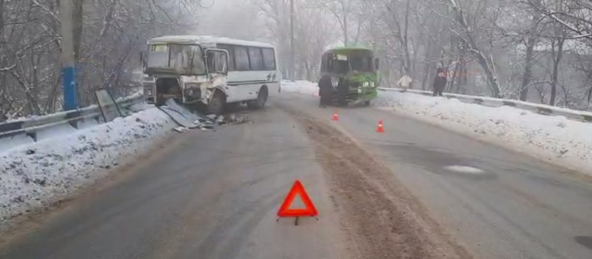 Два автобуса с пассажирами столкнулись в Павлове