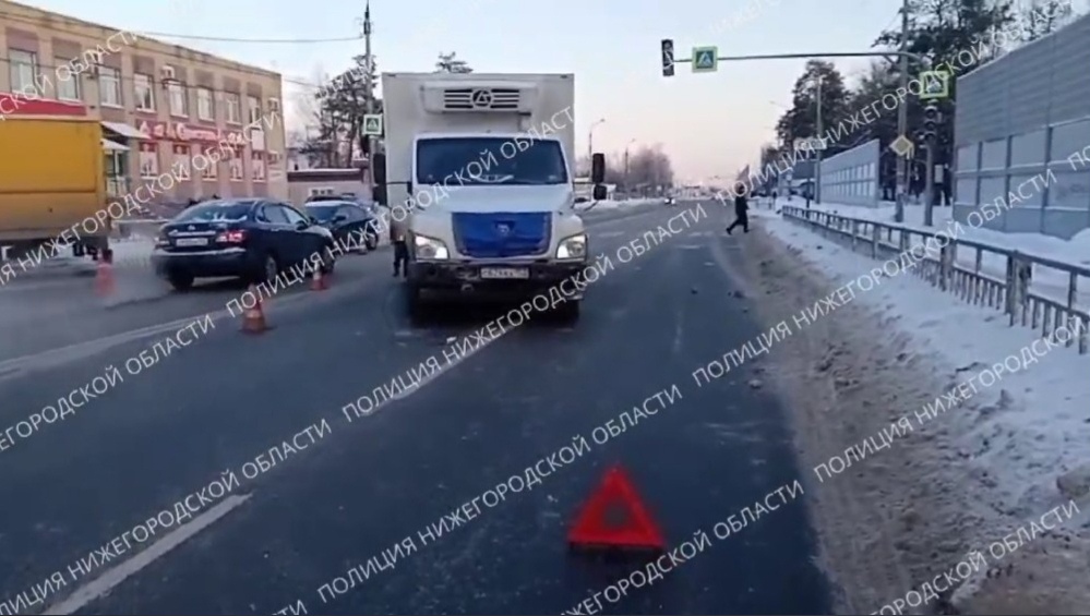 Два человека попали под машину на пешеходном переходе в Дзержинске