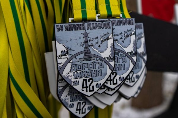 Марафон «Дорога жизни» в Ленинградской области пробежали 3,5 тысячи человек