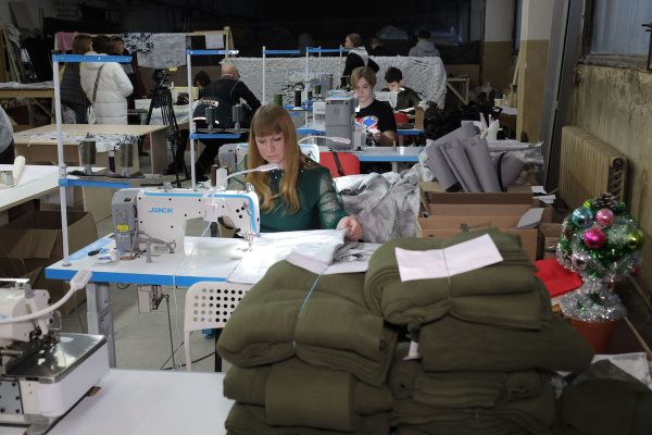 Волонтерам «Цеха 52» передали оборудование для пошива носилок и экипировки для участников СВО