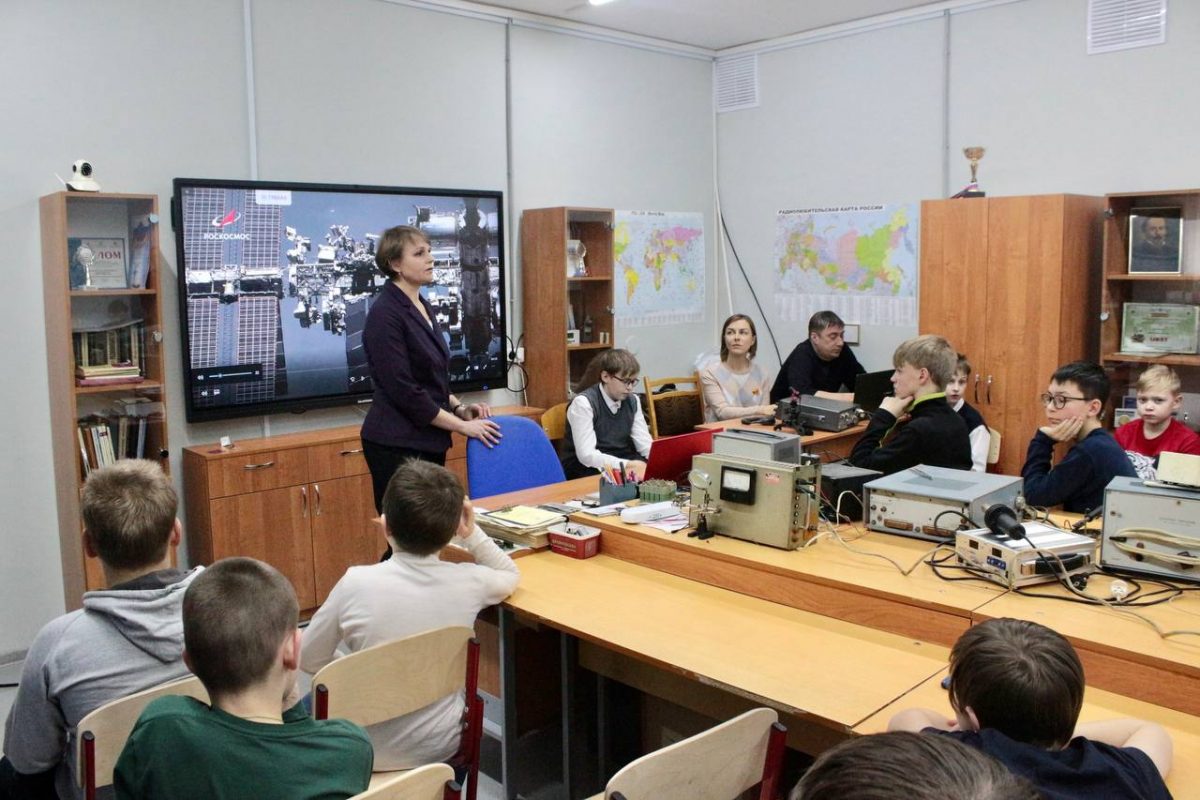 Нижегородские школьники пообщались с космонавтами на МКС по радиостанции