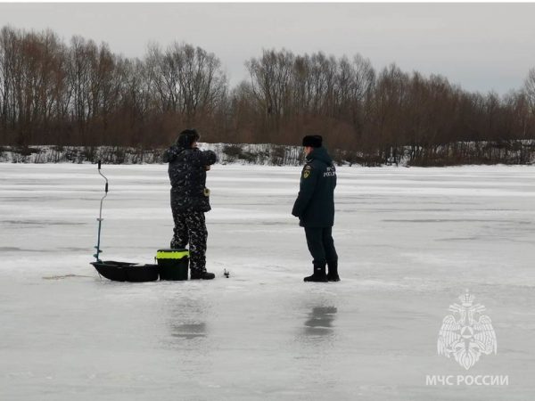 Нижегородским рыбакам напомнили правила поведения на льду