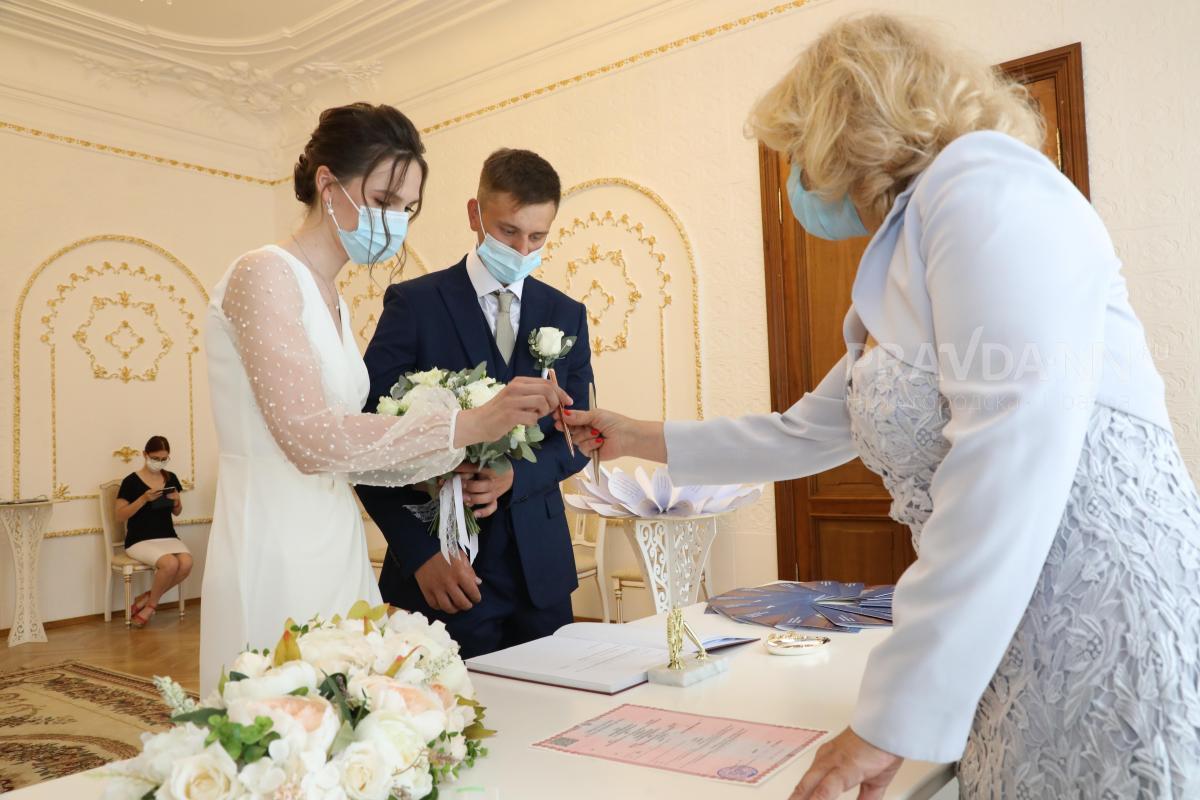 64 свадьбы сыграют в Нижегородской области 23 марта
