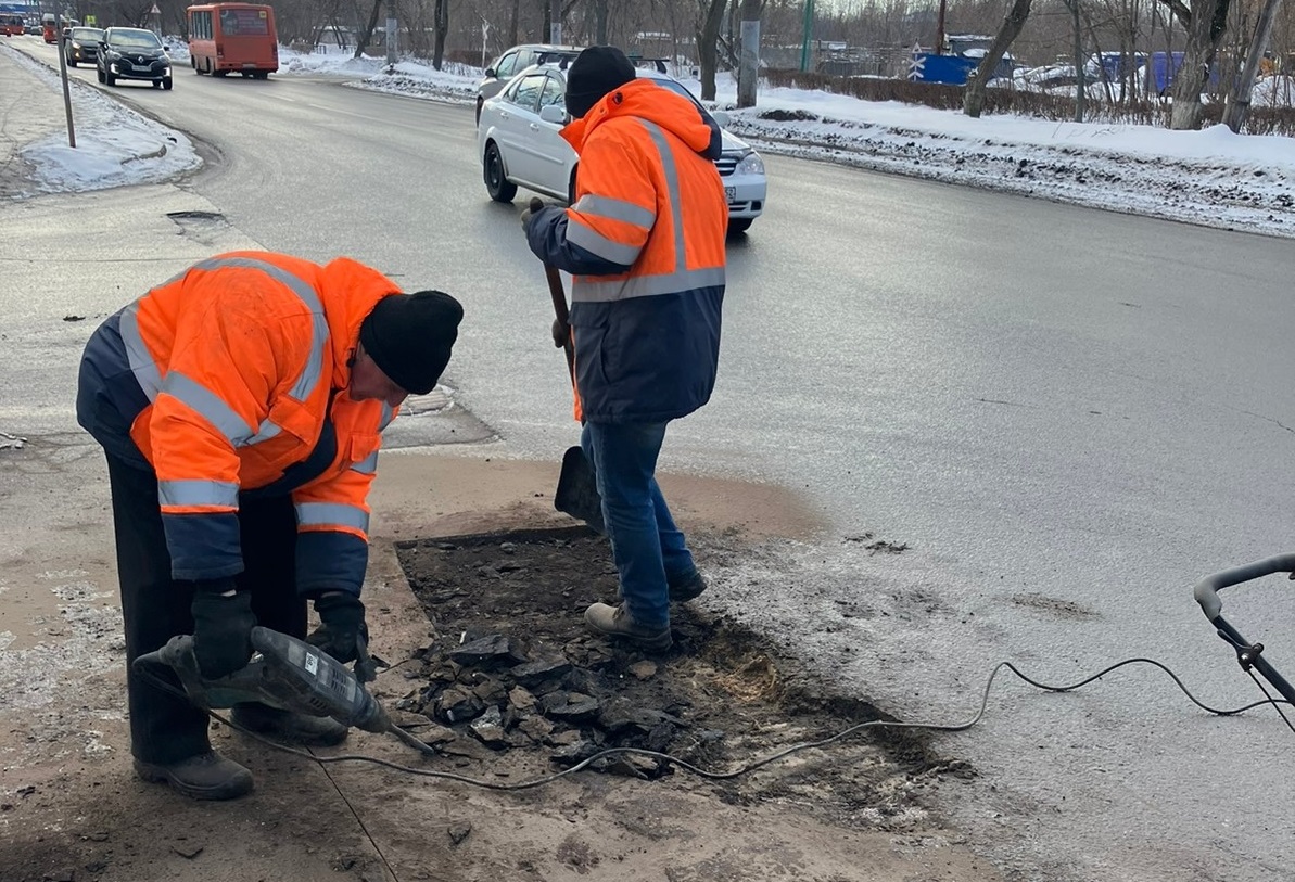 Ямочный ремонт проводят на дорогах Ленинского района в Нижнем Новгороде