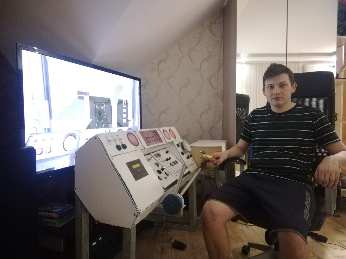 Немного фантазии и подручных средств: нижегородский студент создал дома пульт машиниста метро