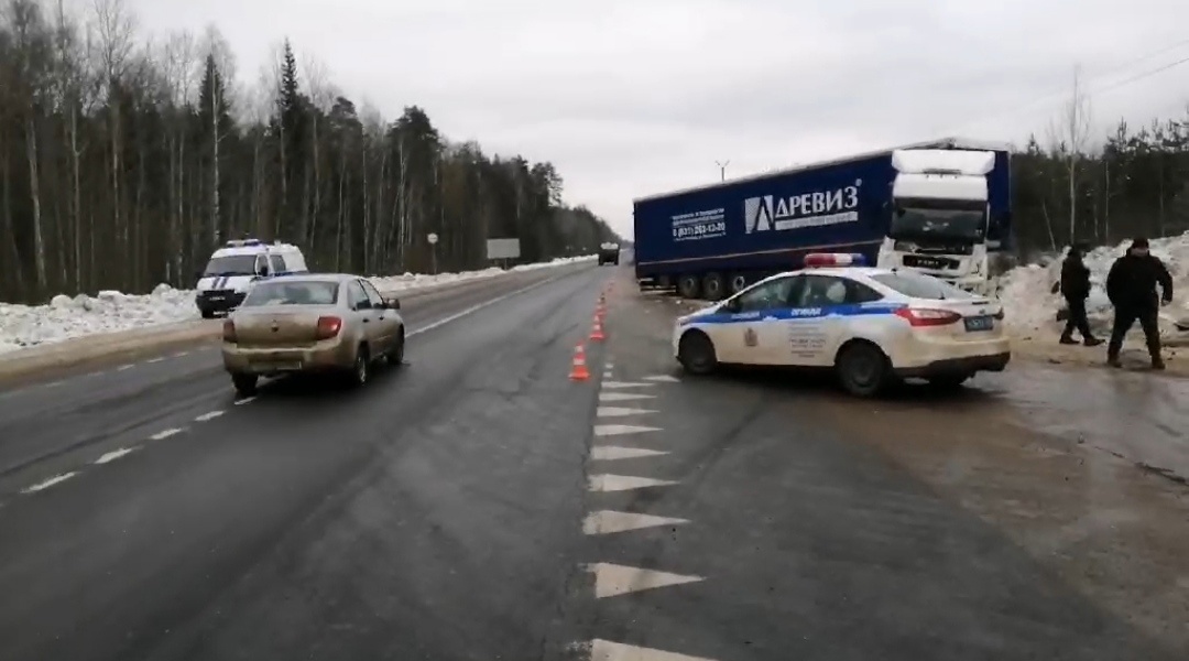 Водитель и пассажир иномарки погибли в ДТП с КАМАЗом в Семеновском районе