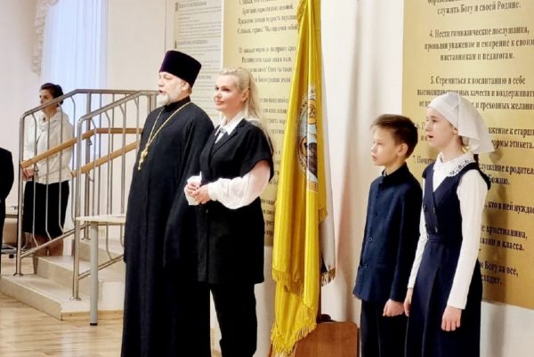 Нижегородским гимназистам в рамках «Разговоров о важном» рассказали о международной жизни региона