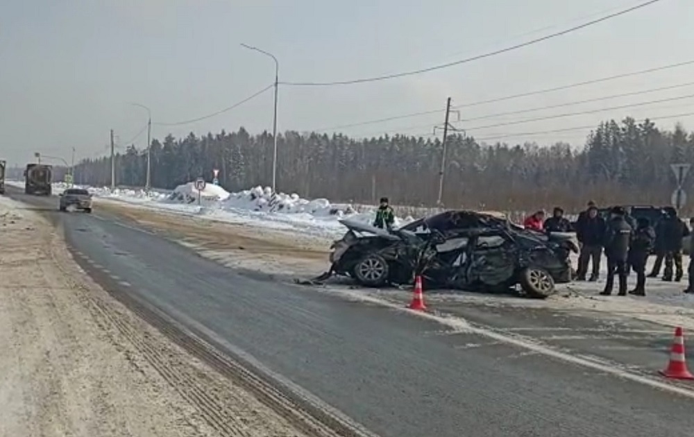 Водитель легковушки скончался в ДТП с двумя фурами в Володарском районе