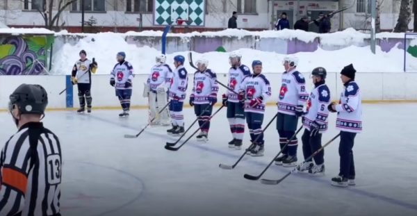 Игорь Ларионов сыграл в хоккей с ветеранами «Торпедо» на стадионе «Водник»