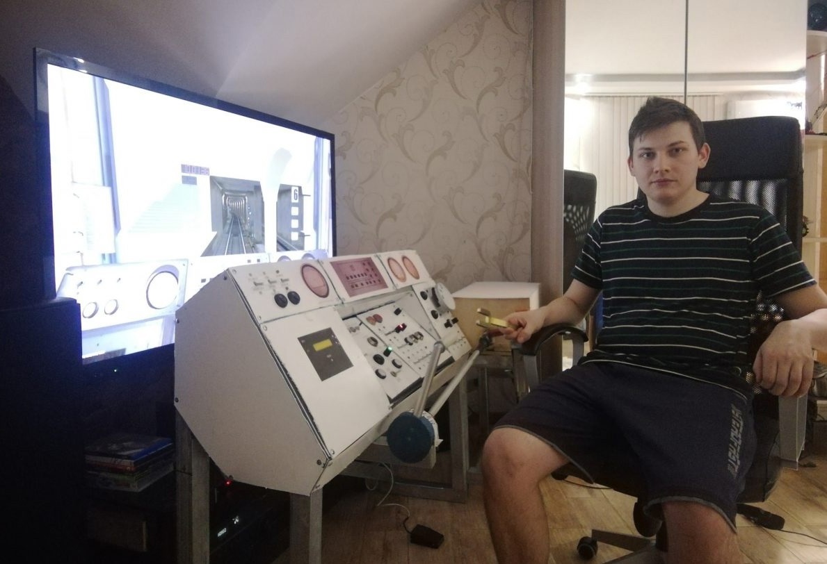 Нижегородский студент собрал пульт машиниста метро у себя дома