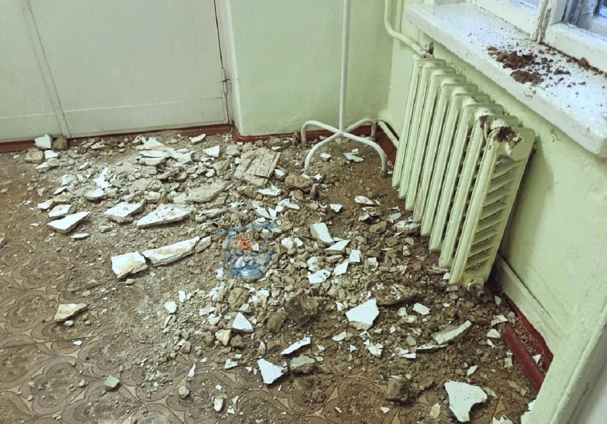 Нездоровый вид: в больнице Заволжья обрушился потолок