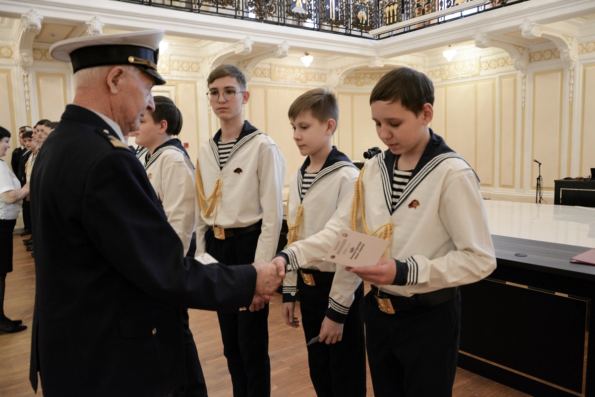 80 нижегородских школьников стали юнгами Нижегородского детского речного пароходства