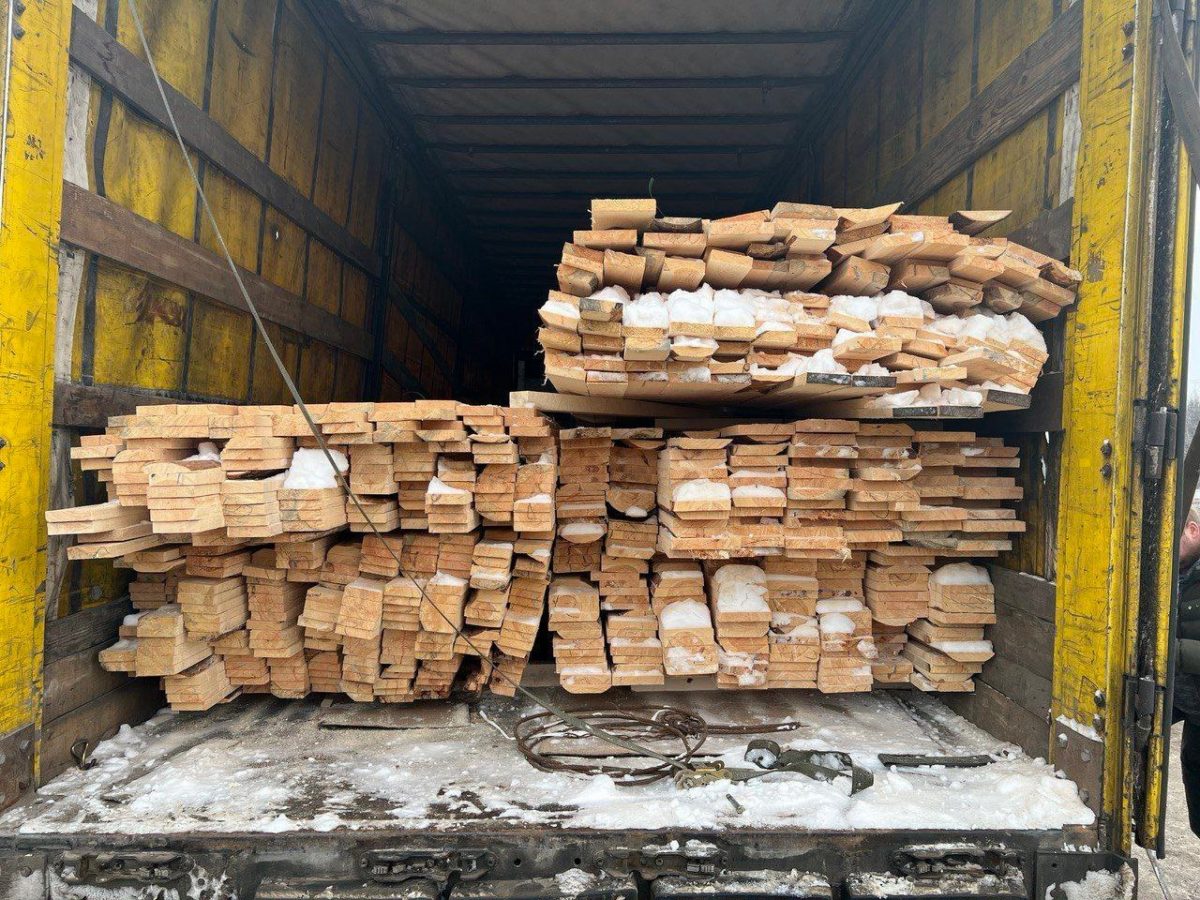30 кубометров леса с гуманитарным грузом отправили бойцам в ЛНР из Нижегородской области