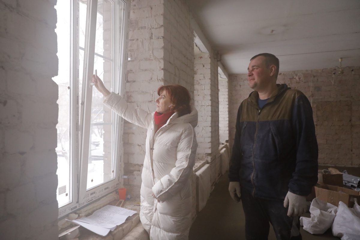 Оксана Дектерёва проверила как продвигается ремонт в будущем соседском центре