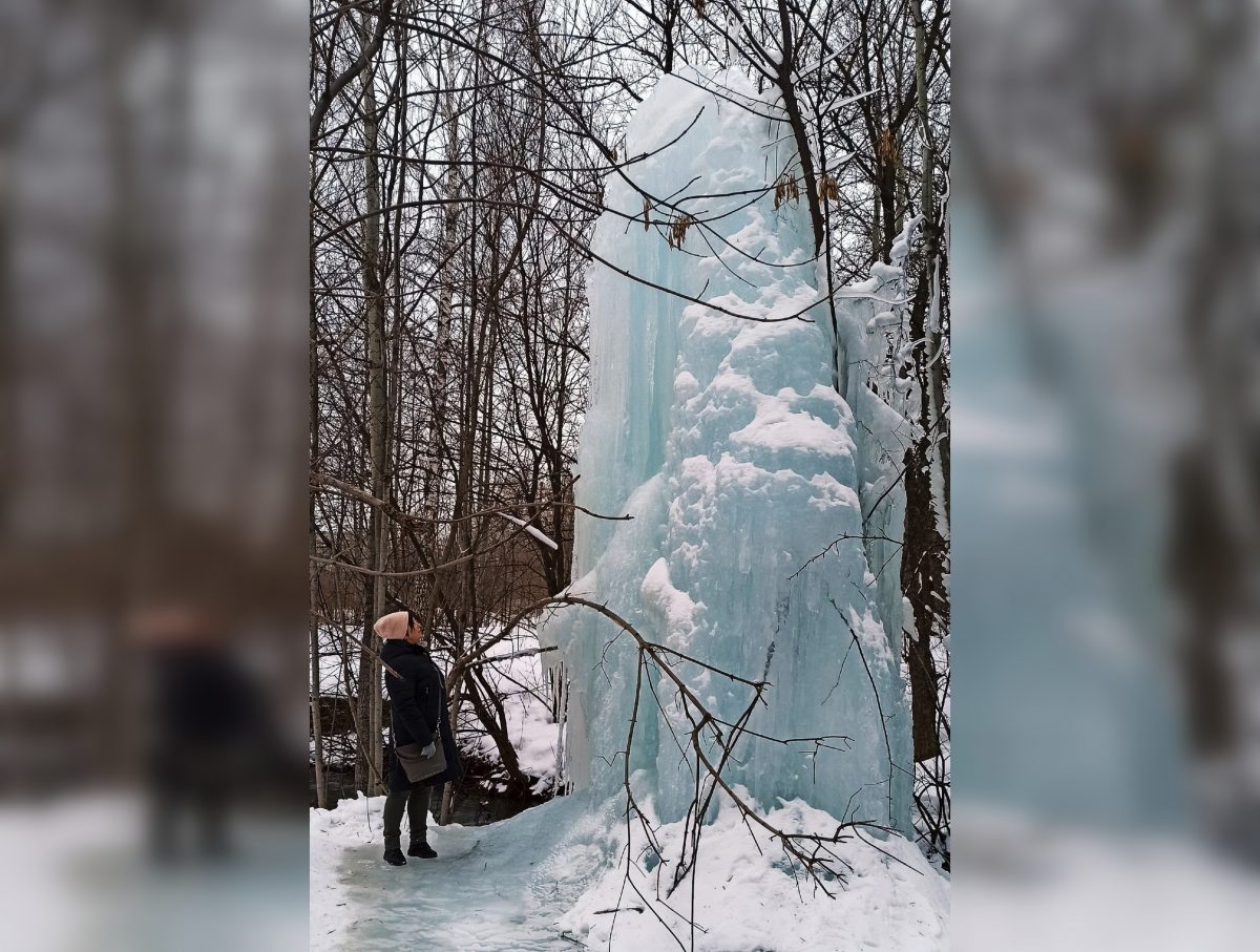 Ледяной фонтан появился в Московском районе Нижнего Новгорода