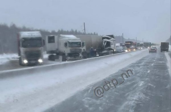 Массовая авария с участием фур произошла на трассе М‑7 в Володарском районе