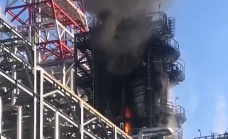 Специалисты Роспотребнадзора проверят воздух из-за пожара на заводе «Лукойл» в Кстовском районе