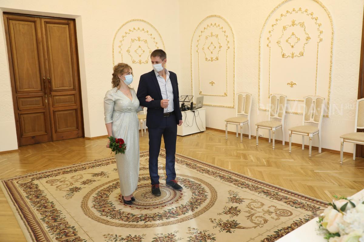 14 нижегородских пар сыграли свадьбу в День защитника Отечества