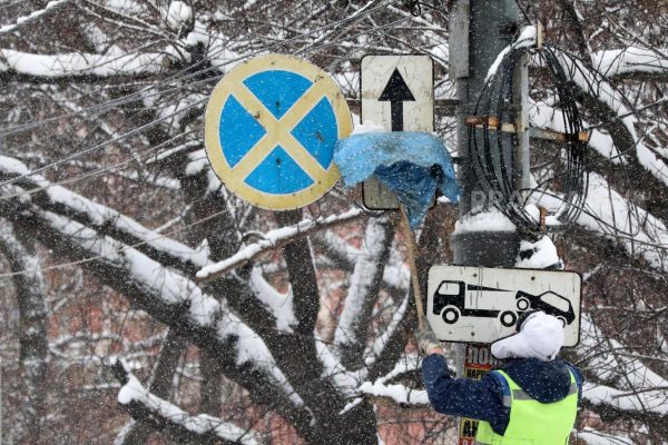 Водителей начнут штрафовать за остановку на площади Революции с 4 февраля