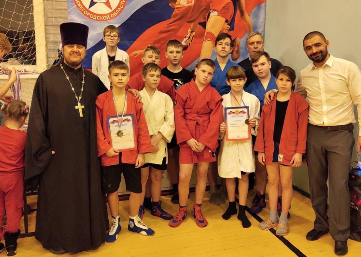 Боевое самбо для православных витязей: чкаловские ветераны военной службы передают свой опыт детям