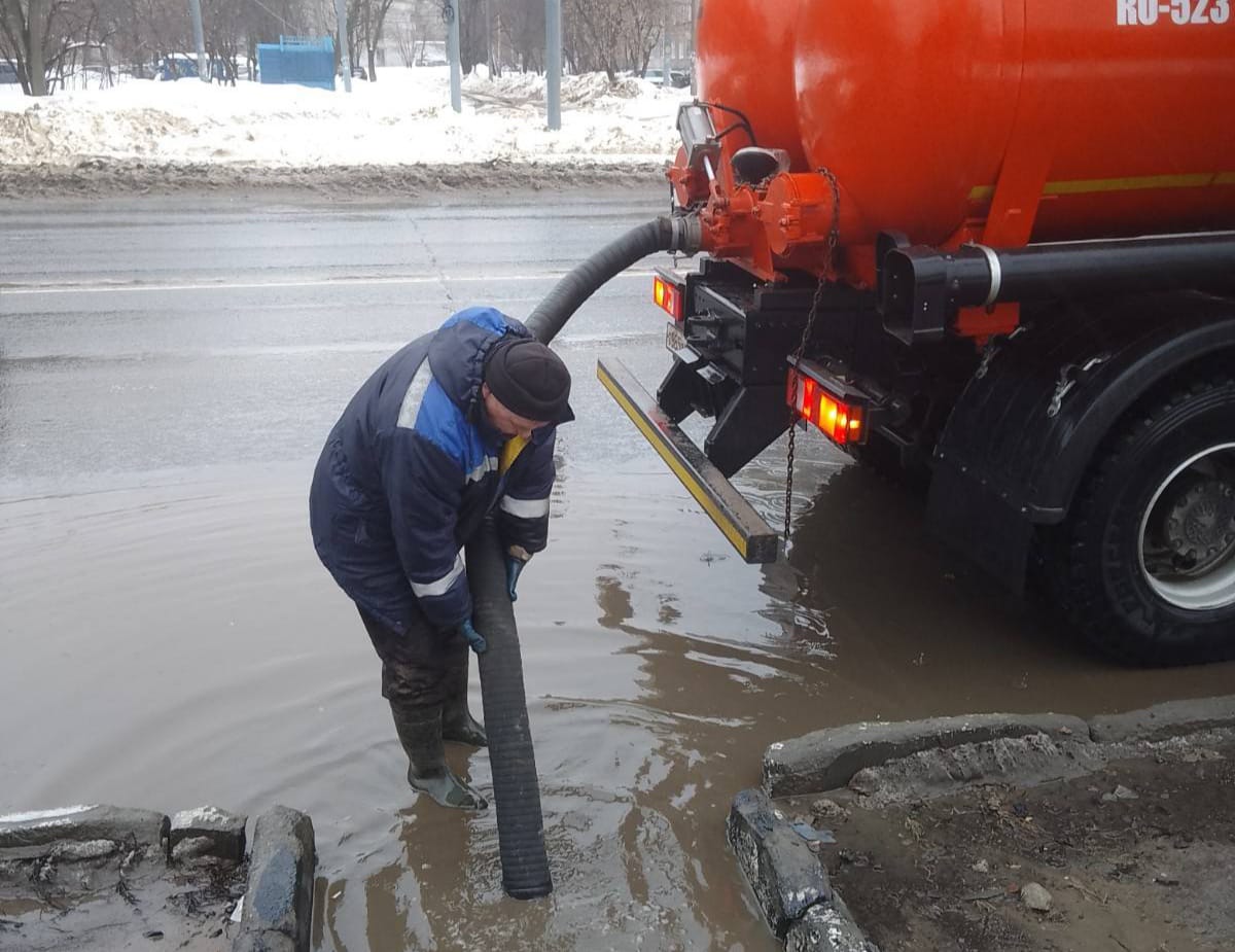 Более 10 улиц затопило в Нижнем Новгороде из-за потепления 12 марта