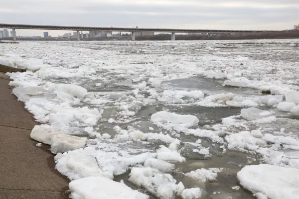 Опубликованы фотографии ледохода в Нижнем Новгороде