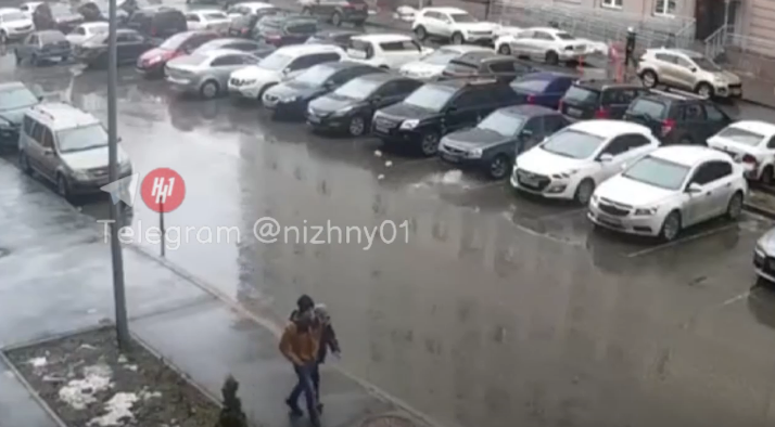 Дождь из кирпичей прошел на парковке ЖК «Москва-Град» в Нижнем Новгороде