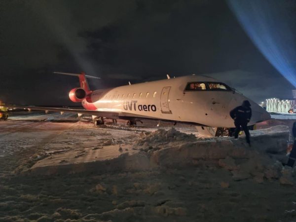 Самолет из Самары после приземления в аэропорту Казани выкатился с посадочной полосы