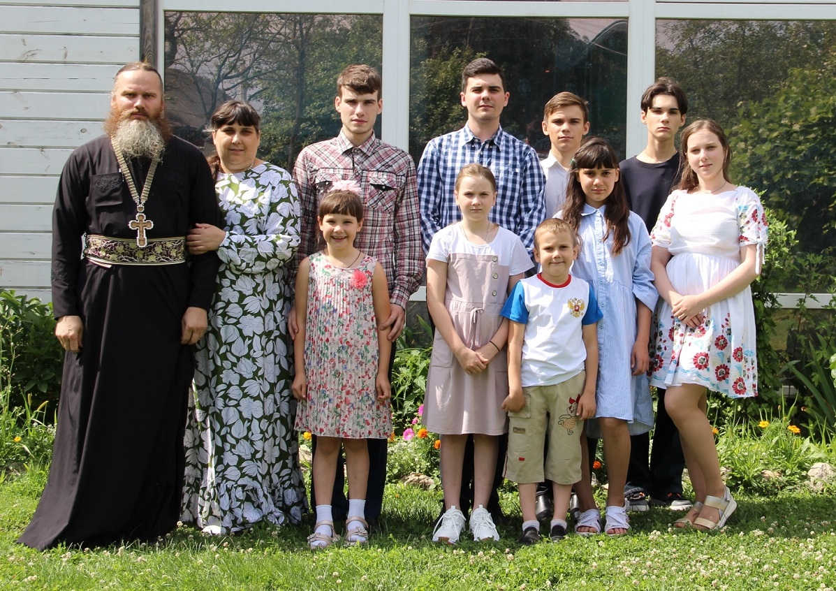 Семья священника из Навашина получила высокую государственную награду за воспитание девятерых детей